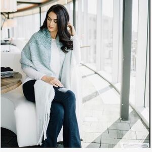 MER SEA NWT nubby Cozy Wrap Travel Wrap
